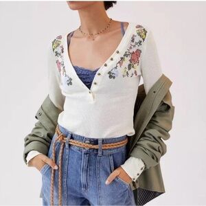 Pilcro Anthropologie Floral Cross Stitch Embroidered Thermal Henley Boho Top M